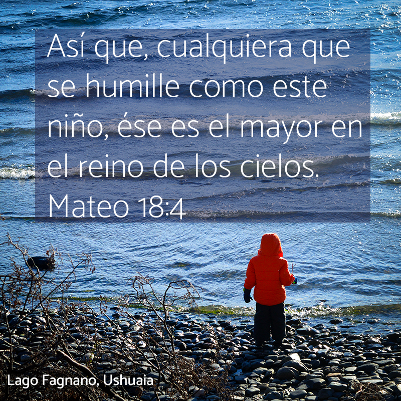 Así que, cualquiera que se humille como este niño, ése es el mayor en el reino de los cielos. Mateo 18:4
Foto: Niño a la orilla del lago Fagnano. Ushuaia.